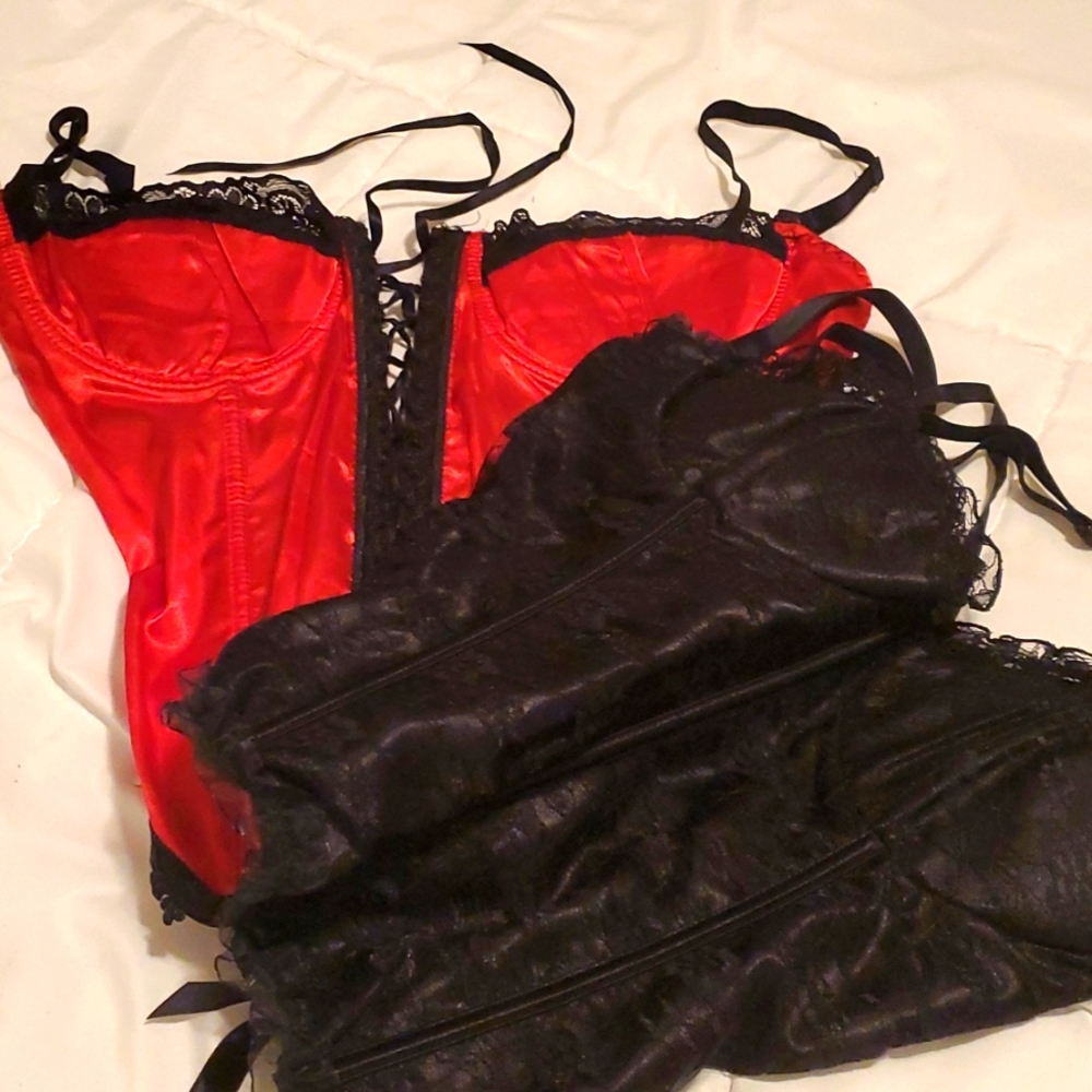 Set of 2 light New corset black and one is red & black never worn large